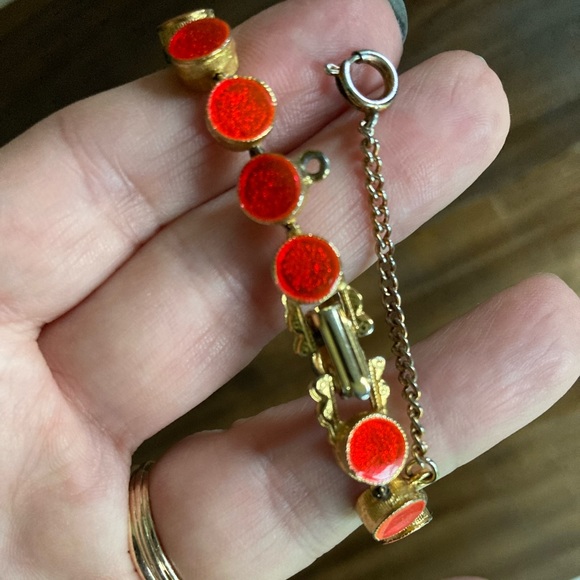 Red-Orange Circle Stone bracelet - Gold tone links - agate - security chain! - Picture 11 of 11